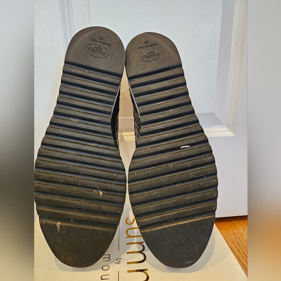 SUMMIT BY WHITE MOUNTAIN | Braxton Perforated Platform Metallic | Size 39 - Picture 8 of 10